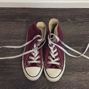 MAROON CONVERSE